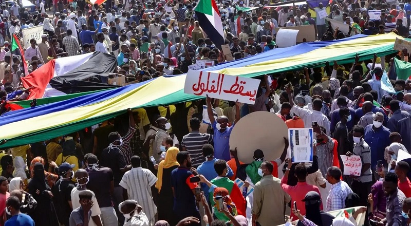 ராணுவ ஆட்சியை எதிர்த்து சூடானில்  கலவரம் - 18 பேர் சுட்டுக்கொலை